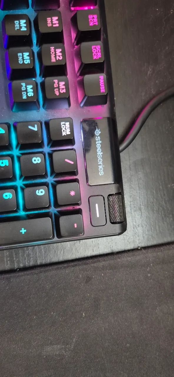 Teclado Gamer SteelSeries Apex Pro Full Size Mecânico RGB + Apoio de Punho - Foto 5