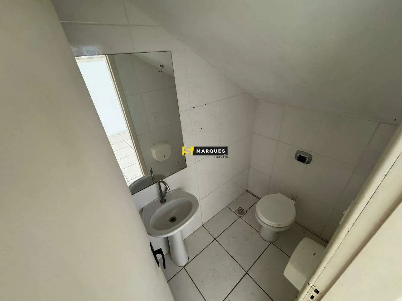 Sala Comercial com 110 m² de área privativa no bairro Costa e Silva. - Foto 5