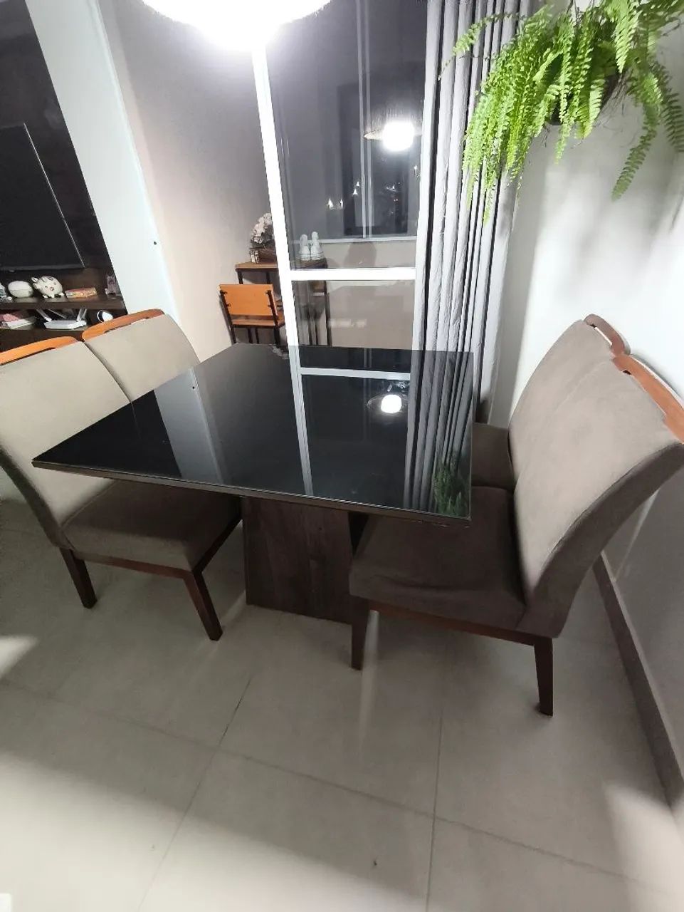 Jogo de mesa com 4 cadeiras  - Foto 3