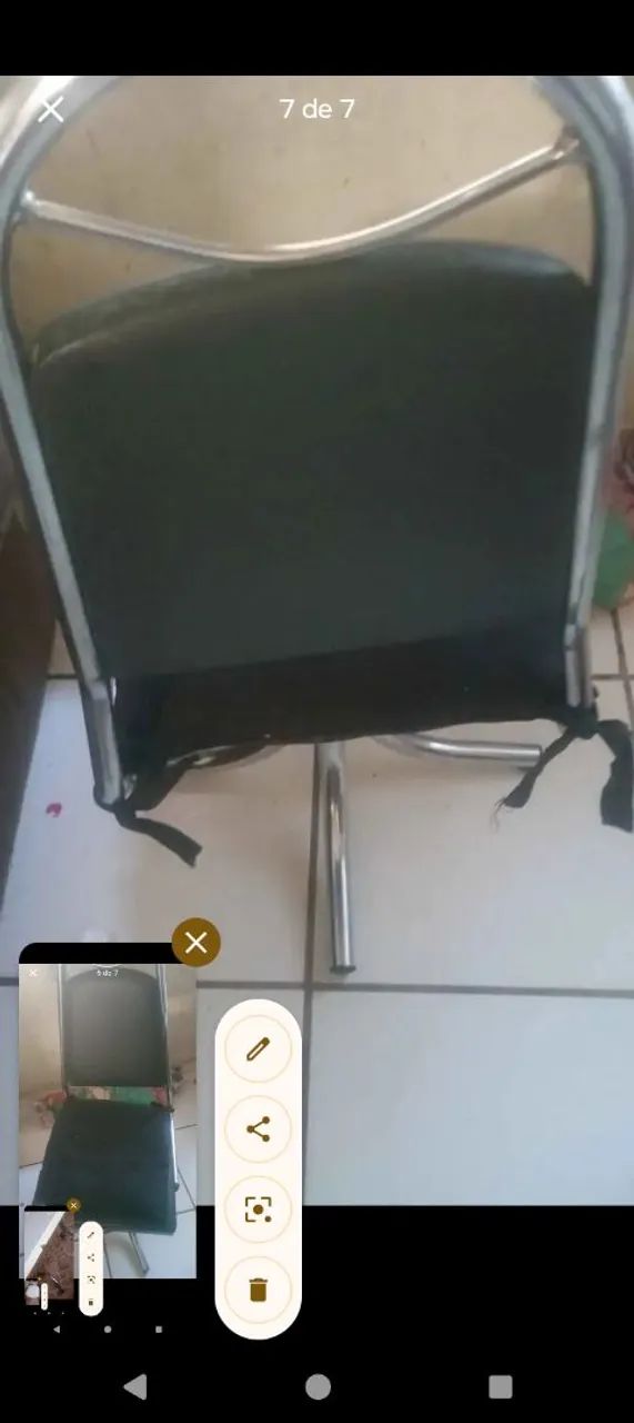 Mesa com quatro cadeiras