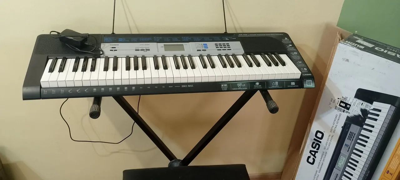 Teclado Casio CTK-1550 com suporte e banco - Foto 2