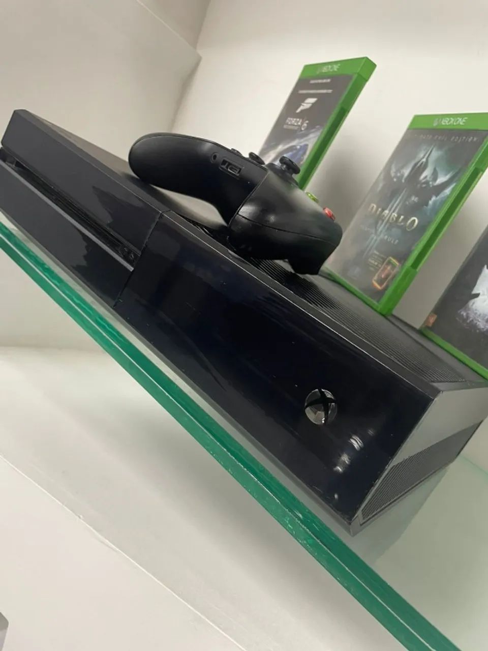 XBox One com 3 Jogos e 2 Manetes - Foto 2
