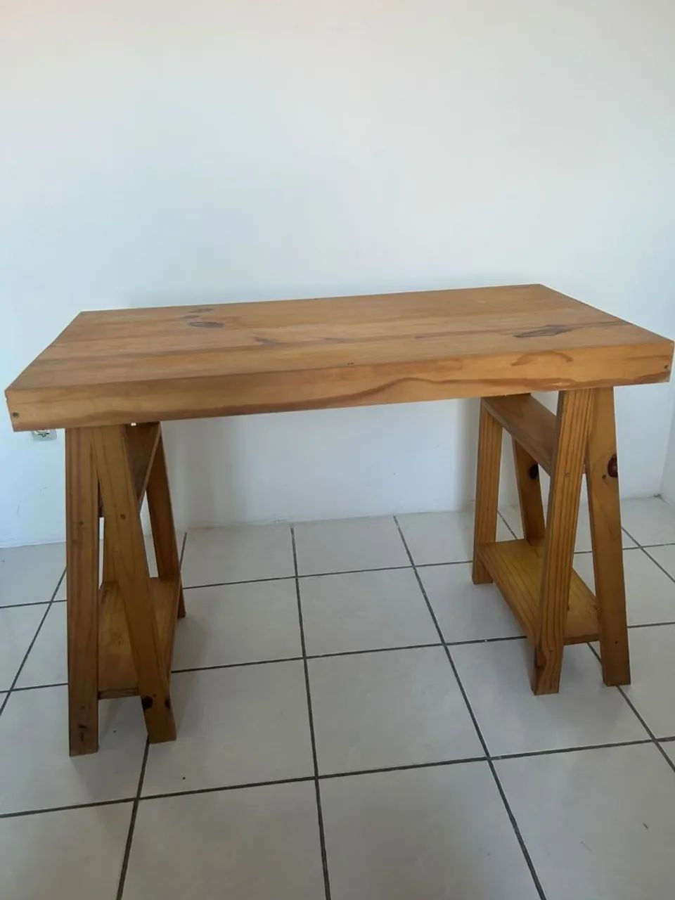 Mesa de madeira (Cavalete)