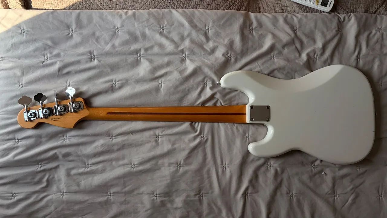 Baixo Fender Precision - Foto 3