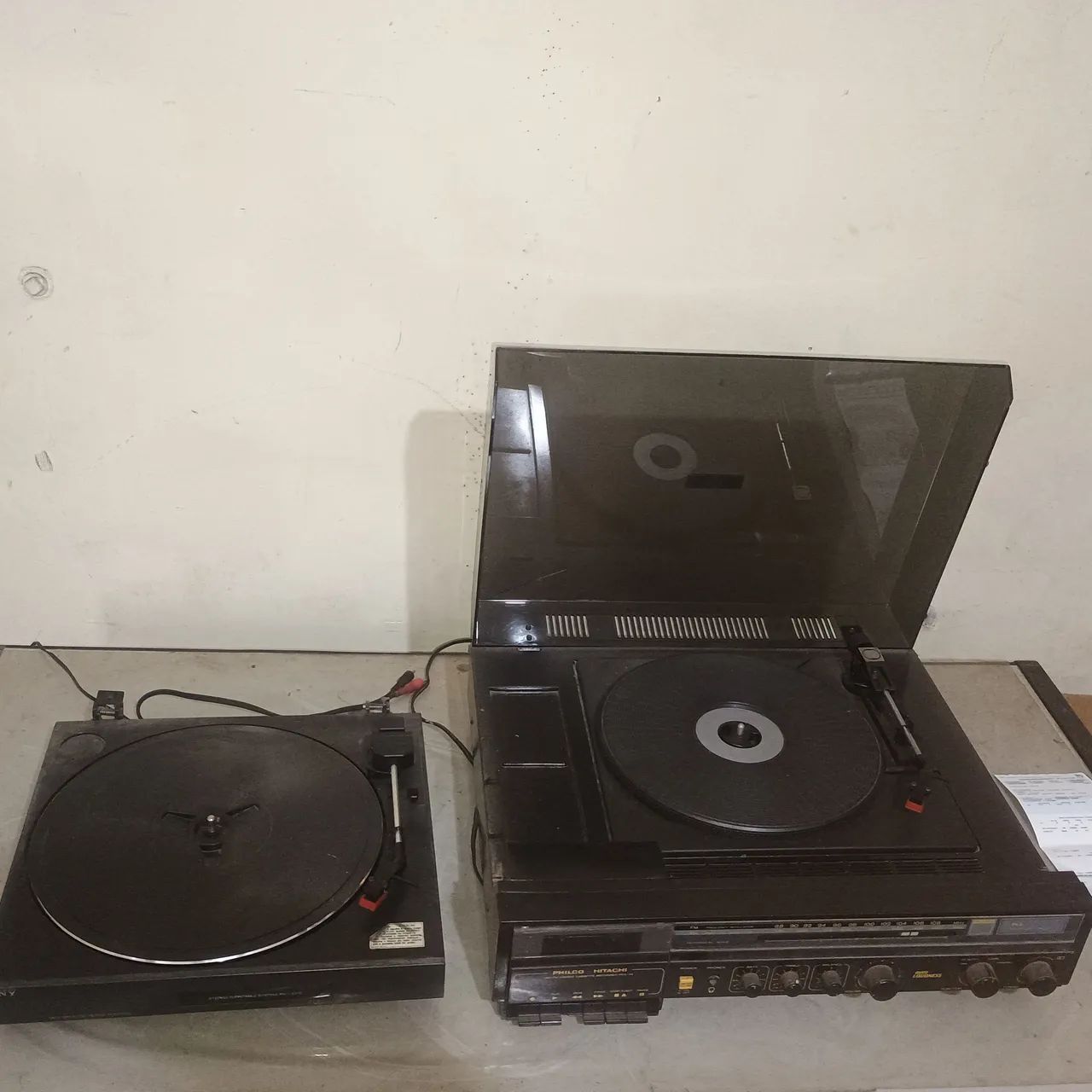 Antigo toca discos e uma pickup - Foto 2