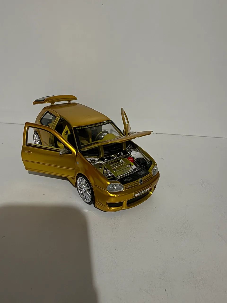 Miniatura Golf R32 Dourado 1/24 - Foto 3