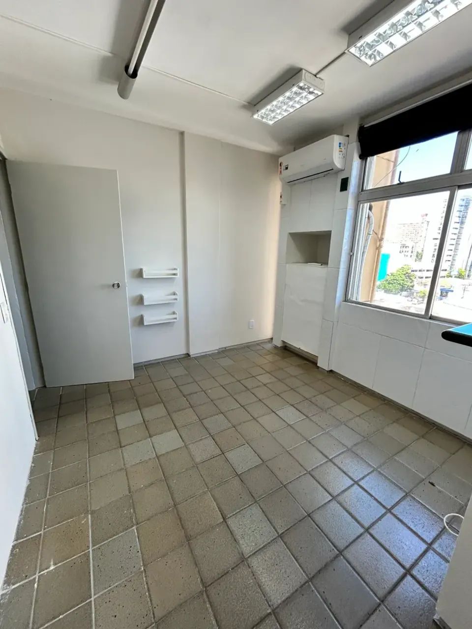 Sala 40m2 em Empresarial próx McDonalds Av Agamenon Magalhães - Foto 3