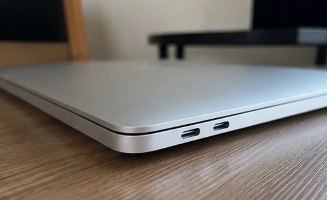 VENDO MacBook Pro 13" 2022 M2 - Prata | Original  - Foto 4