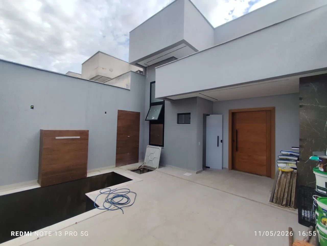 CASA NOVA COM PISCINA À VENDA - BAIRRO PARAÍSO