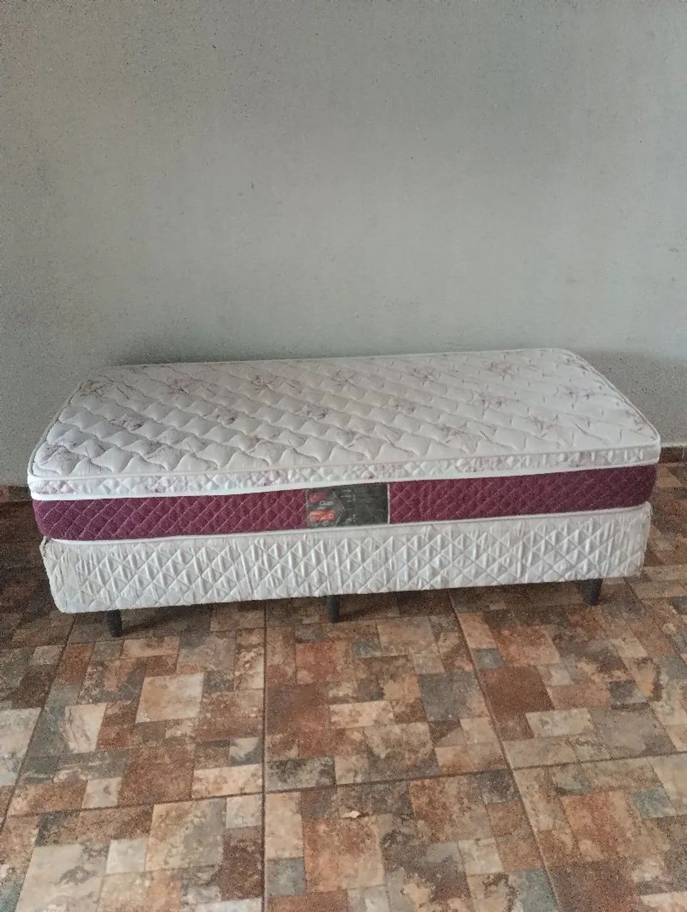 Linda Cama Box Solteiro CASTOR Semi Nova  - Foto 4