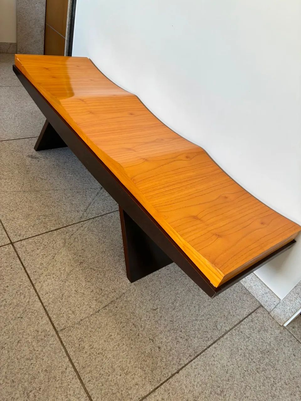 Banco de madeira (design contemporâneo) 