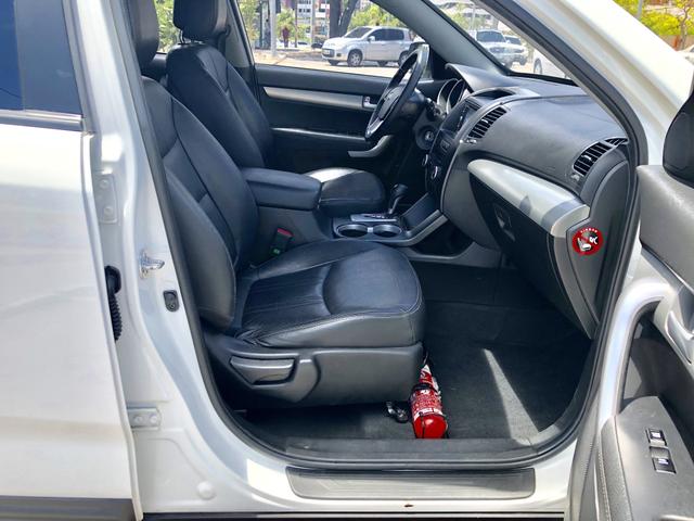 Kia SORENTO 2012 AUTOMÁTICA, COM APENAS 52.000 KMS RODADOS, ÚNICO DONO, ESTADO DE ZERO KM! - Foto 14