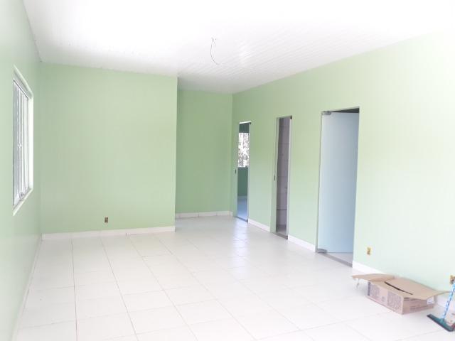 Linda Casa de 160m2, 3 quartos em terreno amplo no Bairro Zerão - Foto 8