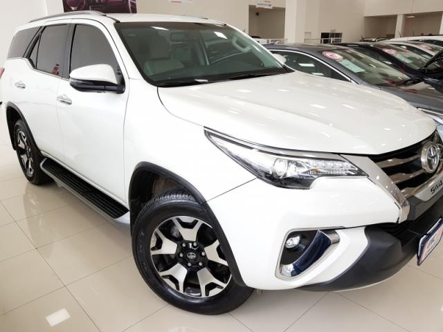 TOYOTA HILUX SW4 2.8 SRX DIAMOND 4X4 7 LUGARES 16V TURBO INTERCOOLER DIESEL 4.