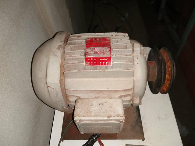 Motor trifásico Weg 2 cv