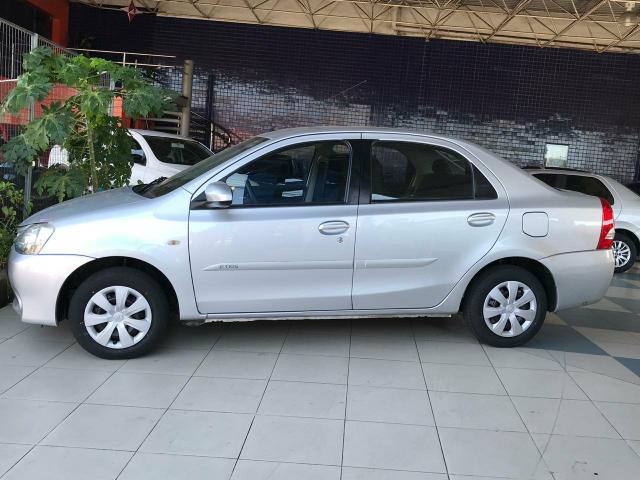 Toyota etios 1.5 xs 2014 sedan flex unico dono - Foto 9