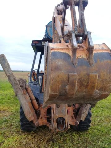 Retroescavadeira 580L 4X2 - Foto 5