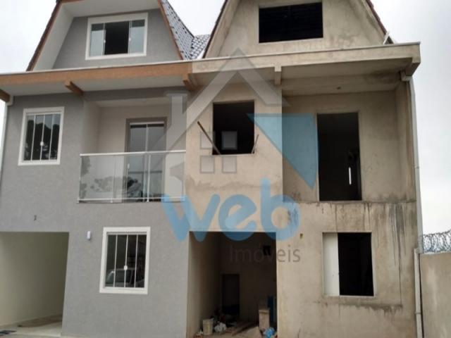 Sobrado estilo triplex no bairro pinheirinho, bem localizado, podendo ser financiado, prev