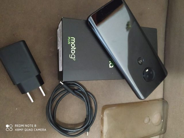 Vendo moto G7 plus 64 GB de memória