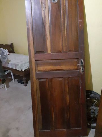 Vendo porta de madeira