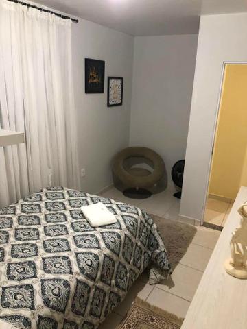 Aluga-se quarto suíte mobiliada p/ moças - Foto 3