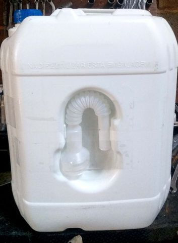Vendo Galão de 20 litros vazio e usado 5 reais cada - Foto 2