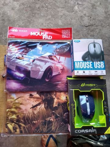 Mousepad e mouse com fio $ 50.00