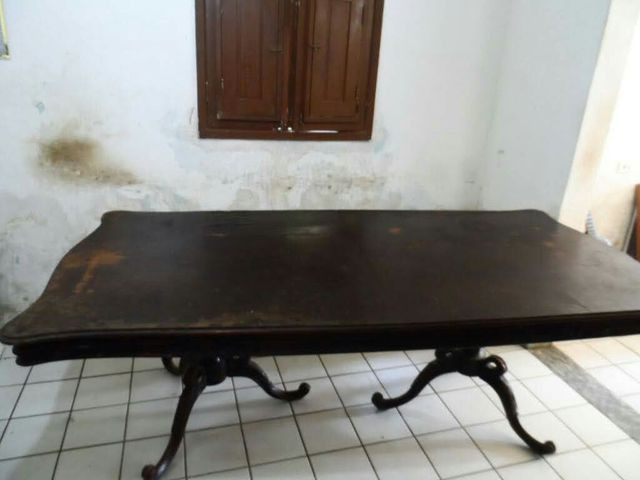Mesa orignal em madeira maciça - Foto 5