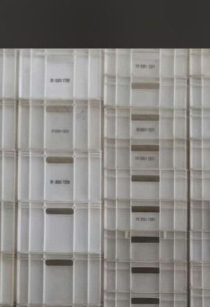 Caixa branca distribuidora triangulo