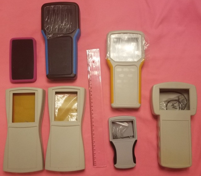Lote de caixas plásticas para equipamentos eletrônicos