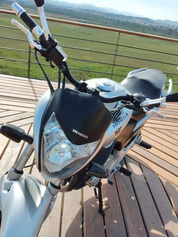 Cb 300r esportiva