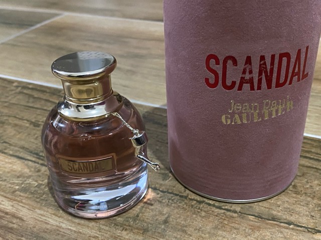 Perfume SCANDAL, 30ml, usado 2x - Foto 2