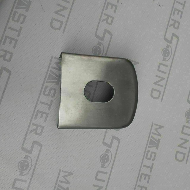 Capa cromada para engate.  Nova. Colocada. 