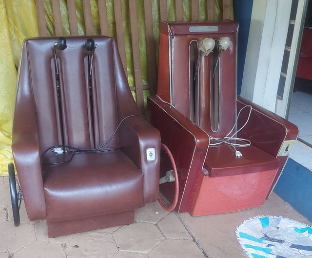 Poltronas antigas... ler descrição. 