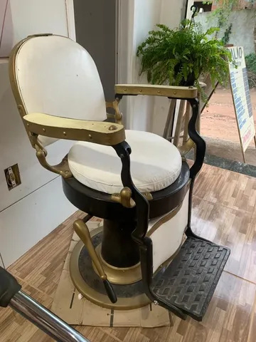 Cadeira Barbeiro Ferrante Astro 465 Usada