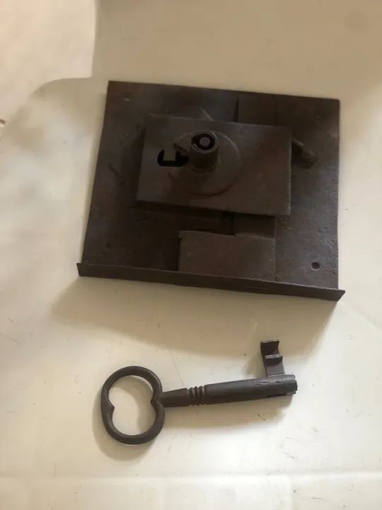 Fechadura Antiga com Chave