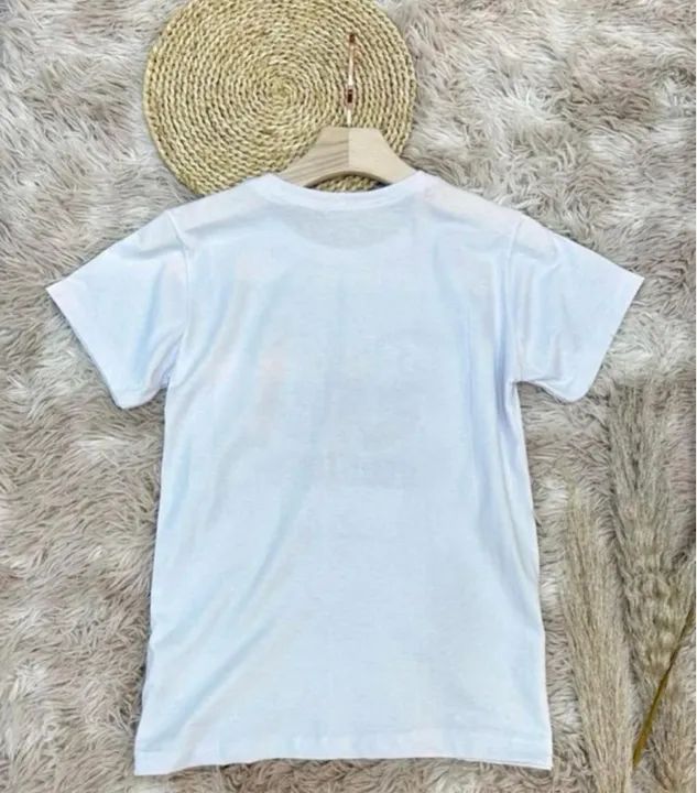 Camiseta branca com estampa de coração - Foto 3