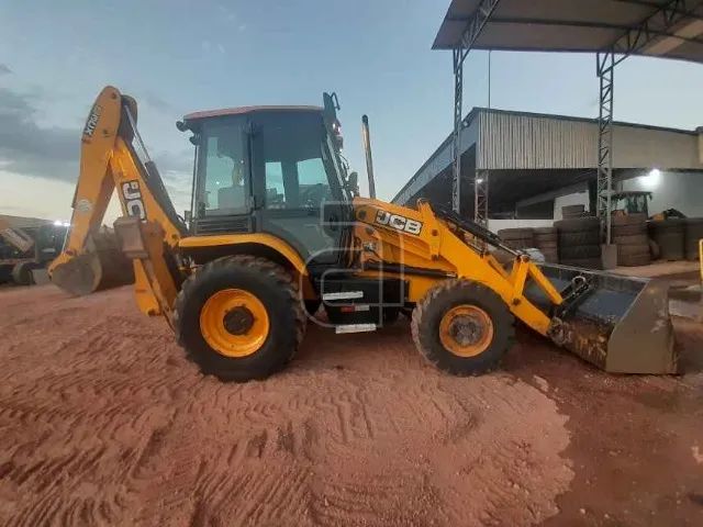 RETROESCAVADEIRA JCB 3CX (Ano 2021)