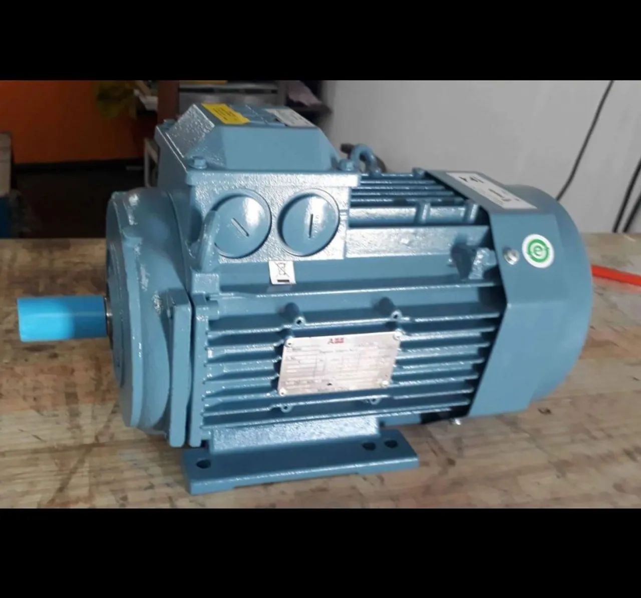 Motor trifasico ABB