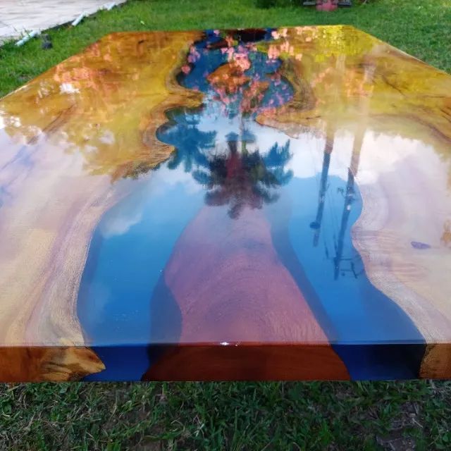 Mesa de jantar em madeira resina - Foto 2