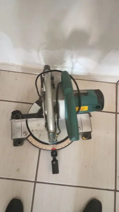 Serra meia esquadria Makitaa - Foto 2