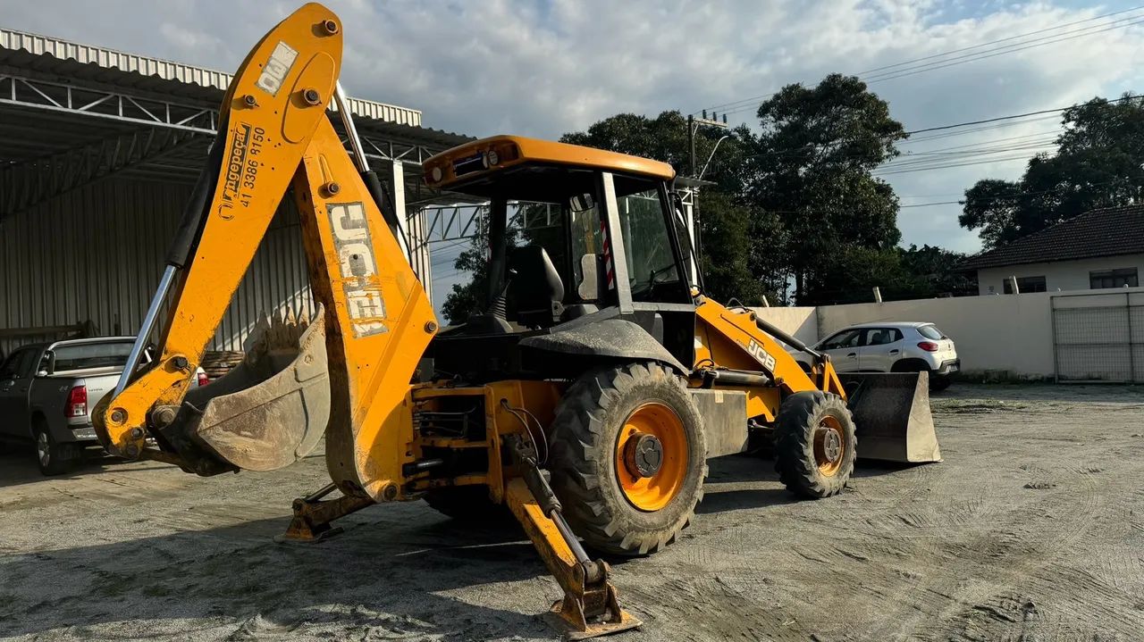 Retroescavadeira JCB 3c 4x4 2014 - Foto 4