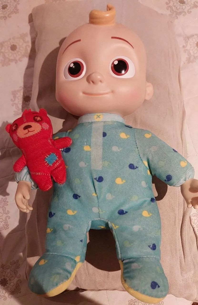 Boneco JJ Cocomelon bedtime Candide
