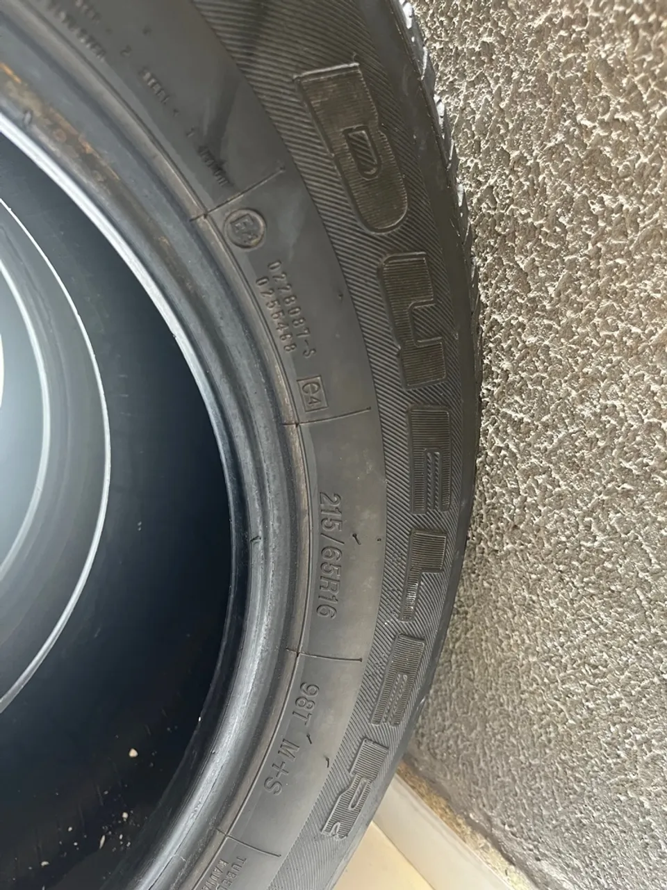 Pneu 215/65R16 Bridgestone
