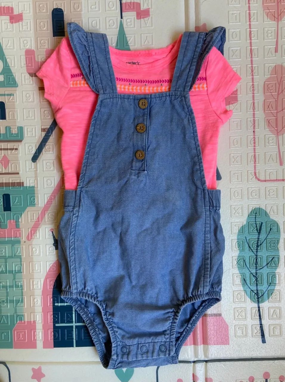 Dupla carters jardineira de verão fresca romper alcinha com blusa rosa 18 meses novo