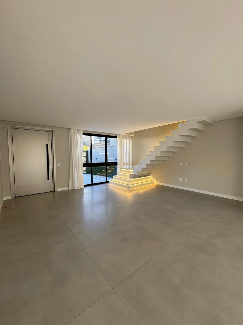 Linda Casa alto padrão no bairro São Francisco de Assis em Camboriú(SC)