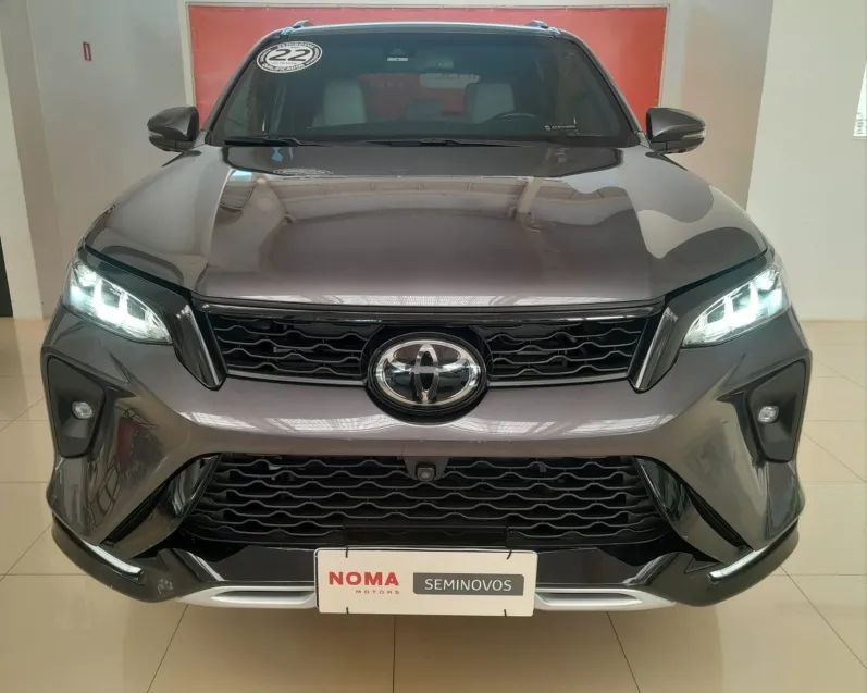 Toyota HILUX SW4 2.8 D-4D TURBO DIESEL DIAMOND 7L 4X4 AUTOMÁTICO - Foto 2