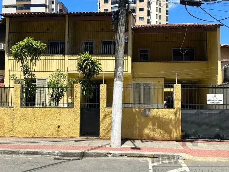 OPORTUNIDADE de renda: 2 casas e 3 kitnets no mesmo terreno em Itapuã