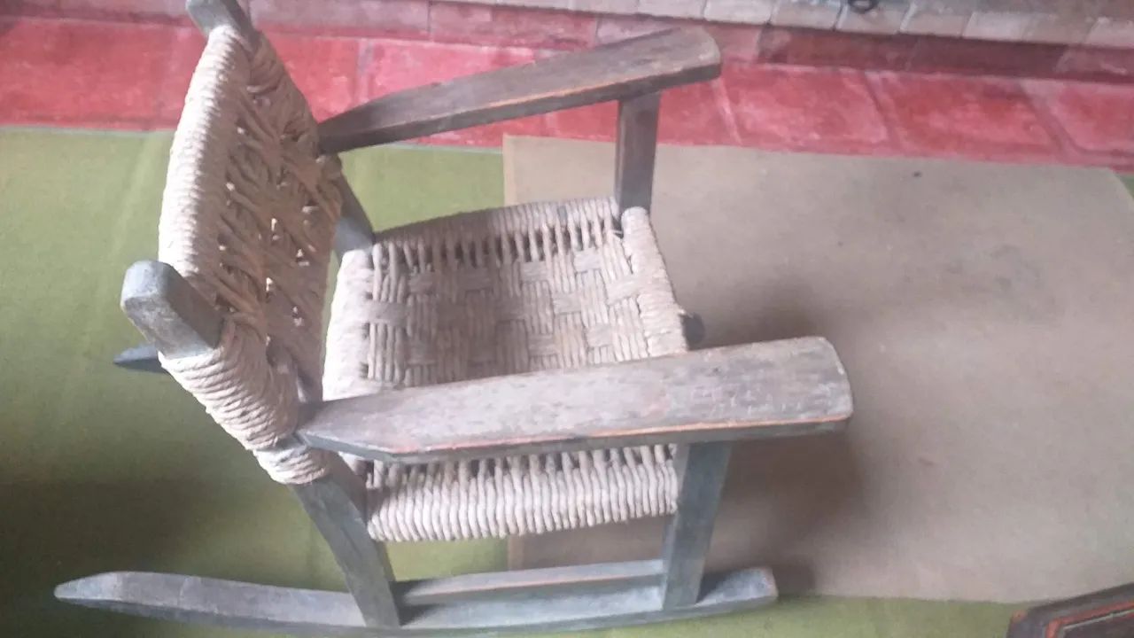 Cadeira antiga de balanço - Foto 3
