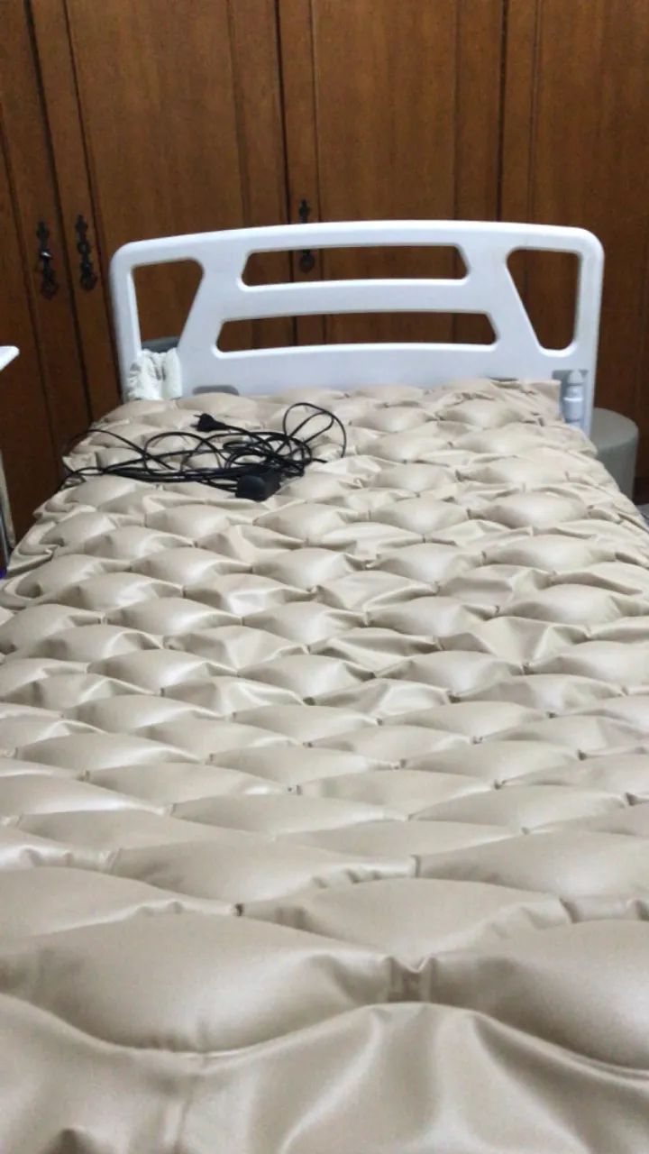 cama hospitalar semi nova com controle remoto 3 posições  - Foto 2